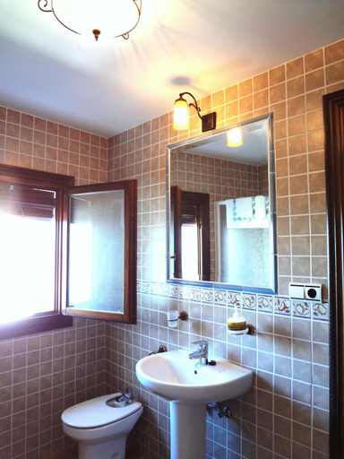 Bathroom 2, Hotel Rural Poqueira II, Granada
