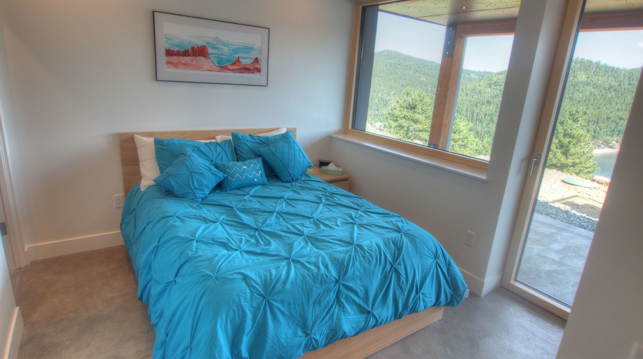 Room 5, Timberline Haus 3 Bedroom Home by RedAwning, Boulder