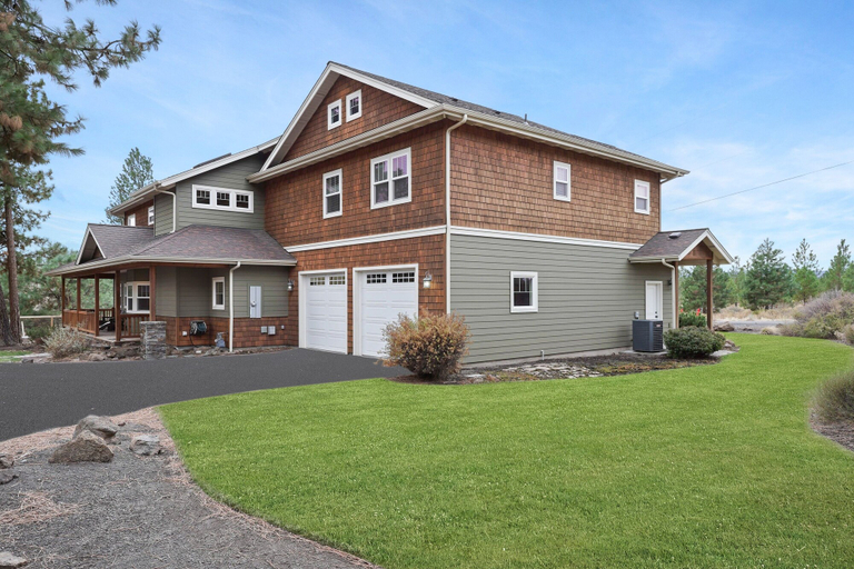 Exterior 2, Spacious Five Peaks Home with Soaking Tub and BBQ by RedAwning, Deschutes