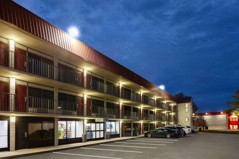 Exterior & Views 3, Super 8 By Wyndham Baltimore Northwest, Baltimore