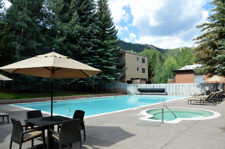 Sport & Beauty 5, Chateau Eau Claire & Roaring Fork by Frias Properties, Pitkin