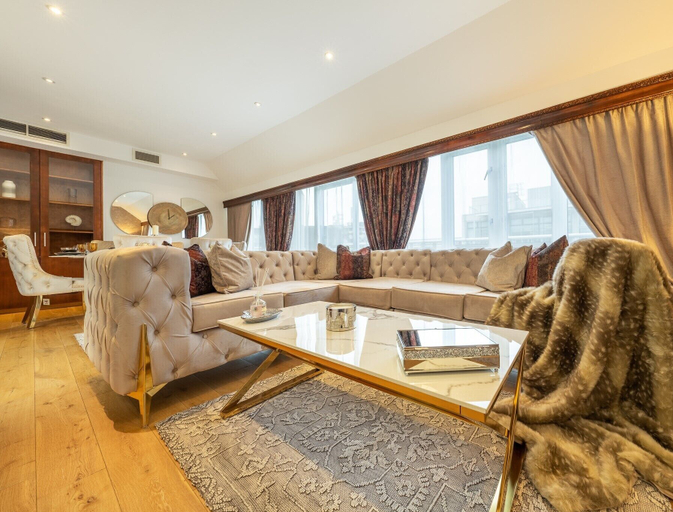 Others 4, The Grosvenor Residences, London