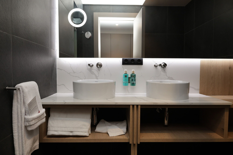 Bathroom 4, Pico TERRAMAR & SPA, Madalena