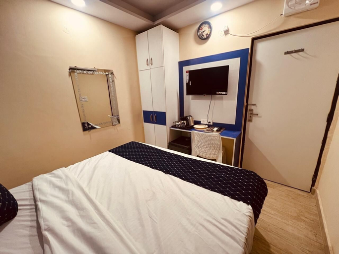 Bedroom 4, Hotel Metro View Adarsh Nagar Metro, West