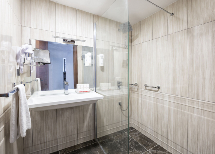 Bathroom 5, Ramada Hotel & Suites by Wyndham Edirne, Merkez