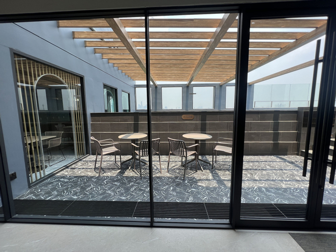Exterior & Views 14