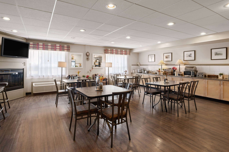 Food & Drinks 5, Travelodge by Wyndham Fort McMurray, Division No. 16