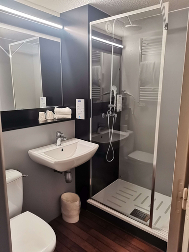 Bathroom 5, Kyriad Epernay, Marne