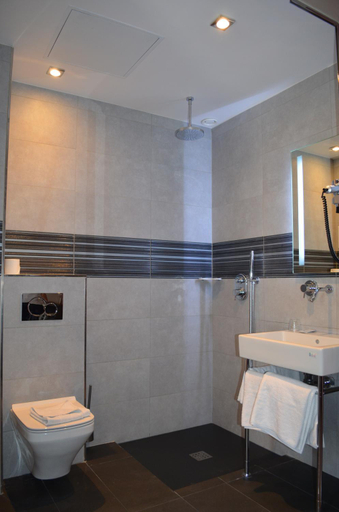 Bathroom 4, Hotel Amiral Fondary, Paris