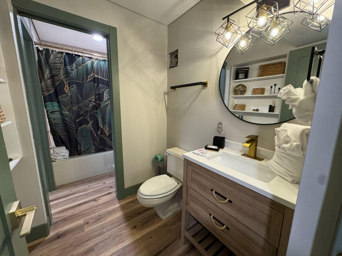 Bathroom 3, The Summit 1107, Bay