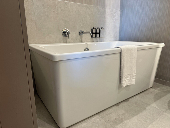 Bathroom 4, Hotel Indigo BATON ROUGE DOWNTOWN by IHG, East Baton Rouge