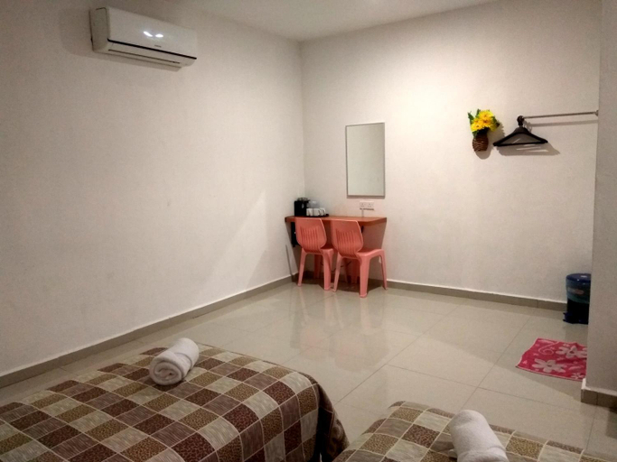 Bedroom 2, Aloha Hotel, Manjung