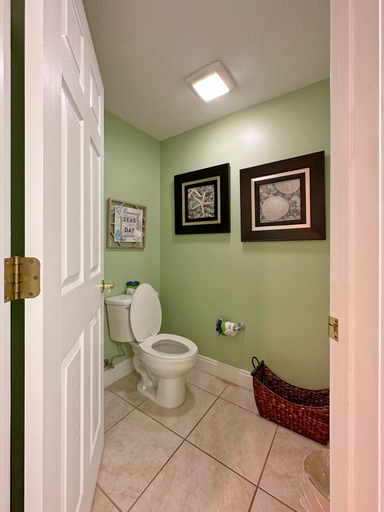 Bathroom 4, Treasure Island 2202, Bay