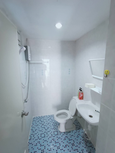 Bathroom 3, Si Fah at Bangsaen Hotel, Muang Chon Buri