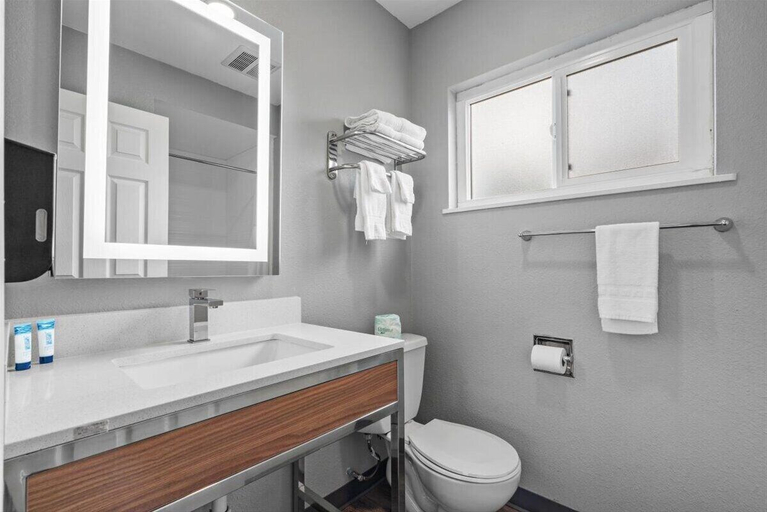Bathroom 4, Cielo House Inn, San Luis Obispo