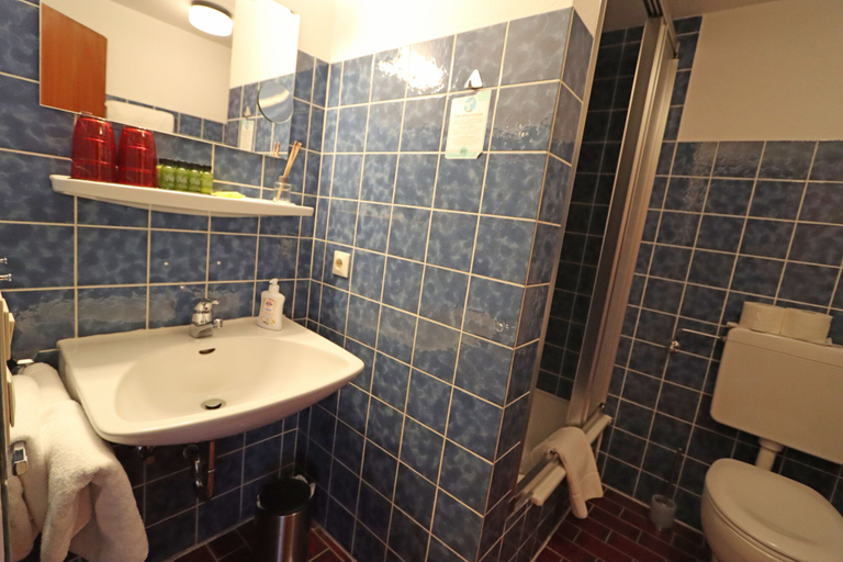 Bathroom 5, Hotel Kreuz Höhengasthof, Breisgau-Hochschwarzwald