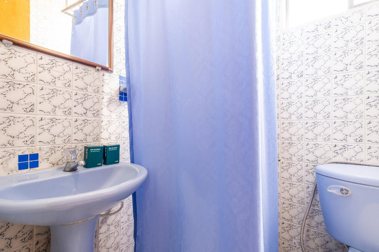 Bathroom 4, Hotel Almirante, Bucaramanga