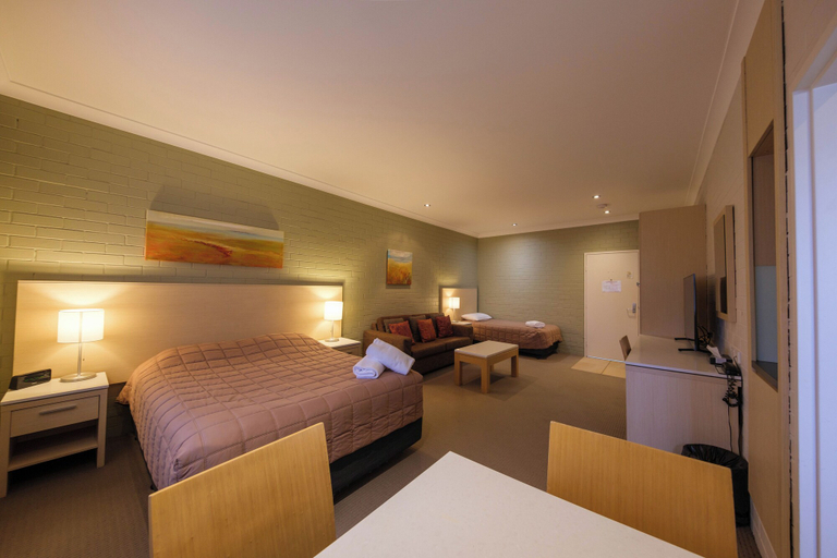 Bedroom 3, The Imperial Motel, Wingecarribee