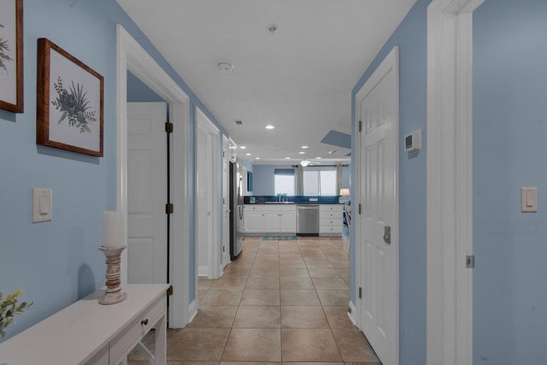Interior 4, Treasure Island 1706, Bay