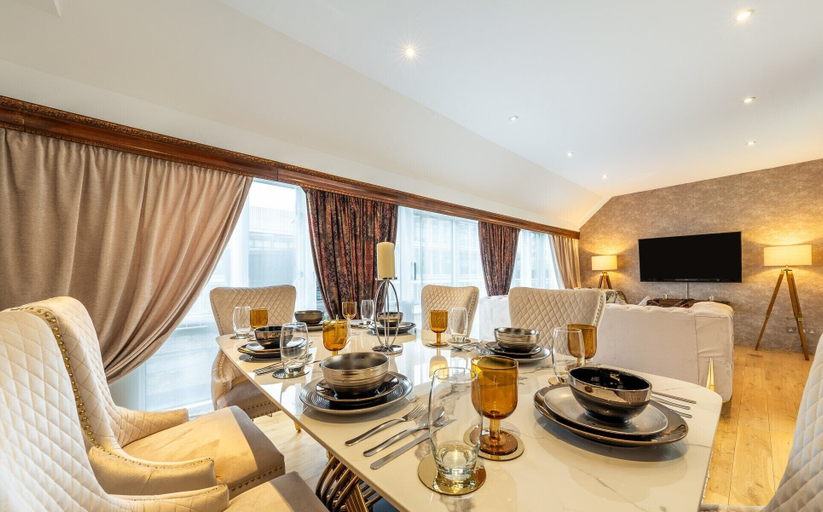 Others 5, The Grosvenor Residences, London