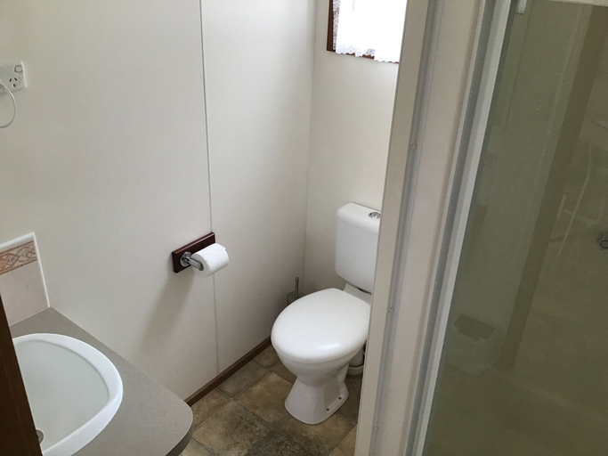 Bathroom 3, Dylene Holiday Park, Greater Geelong - Pt B