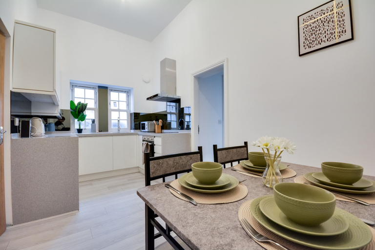 Others 4, Lovely 1-bed Apartment in Wigan, Wigan