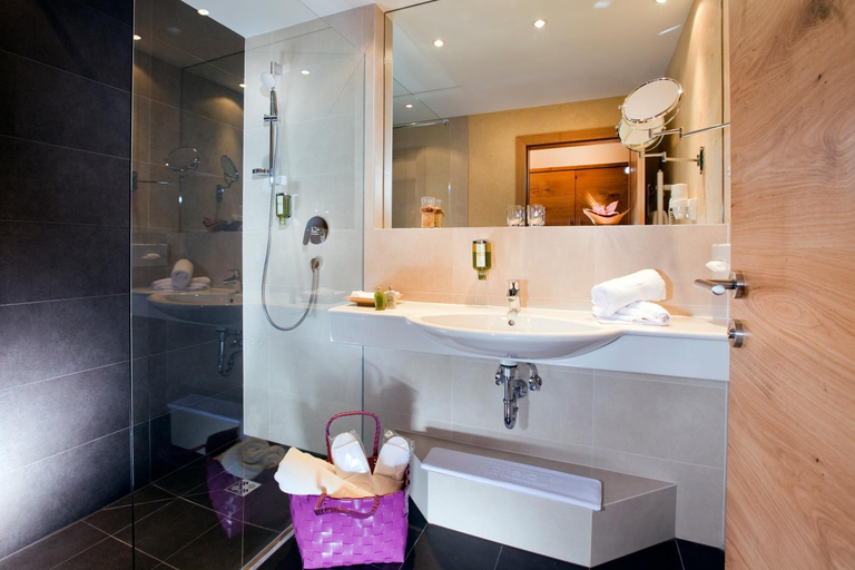 Bathroom 3, Hotel Gabriela INKLUSIVE SUPER SOMMER CARD, Landeck