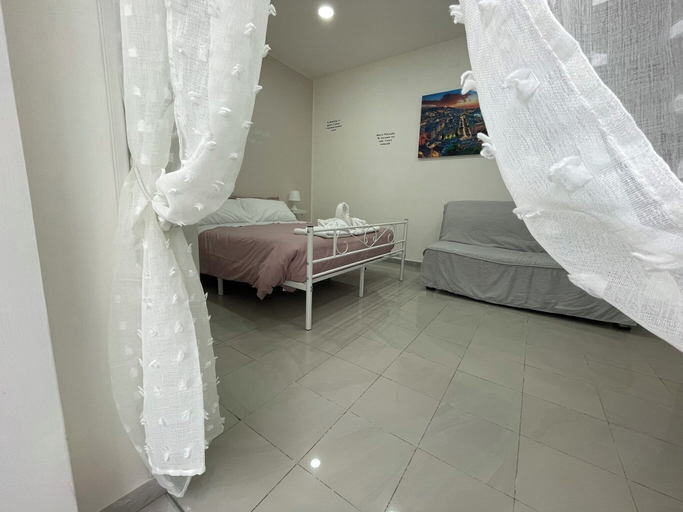 Bedroom 4, Una Notte a Napoli, Napoli