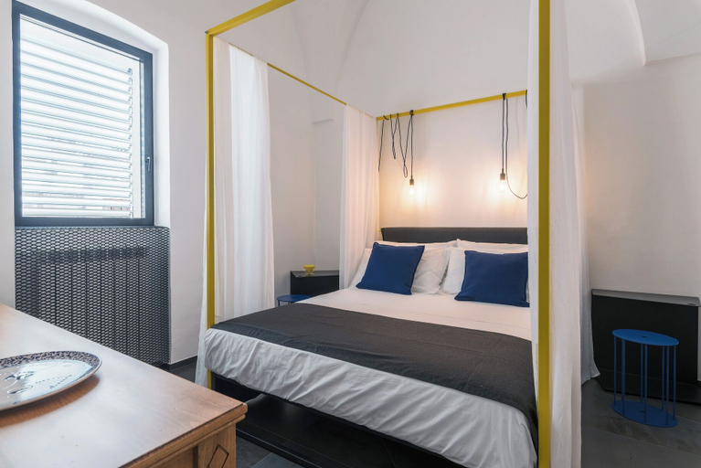 Bedroom 2, Palazzo Biancofiore, Brindisi