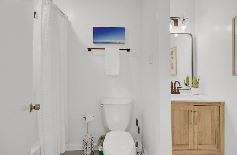 Bathroom 4, Live Oak by Avantstay Walk to Folly Beach, Charleston