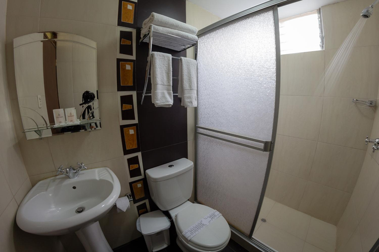 Bathroom 3, VILLA REAL UTASA, Puno