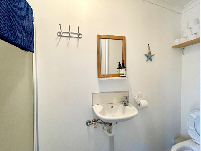 Bathroom 2, Nautique Beach House - Rustic and Charming, Walk 2 Beach & Shops, Melbourne