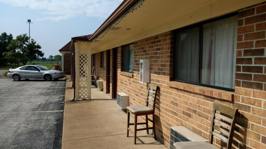 Others, Land of Ahs Motor Inn, Neosho