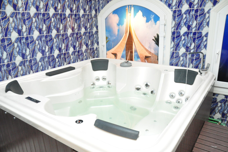 Bathroom, Soltane Hotel - Hussein Day, Kouba