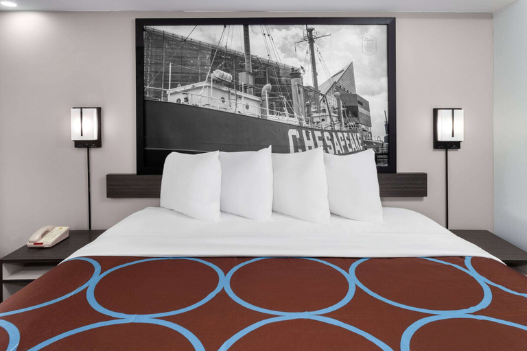Bedroom 5, Super 8 By Wyndham Baltimore Northwest, Baltimore