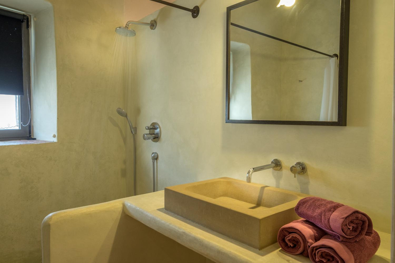 Bathroom 3, Can Caranta, Girona
