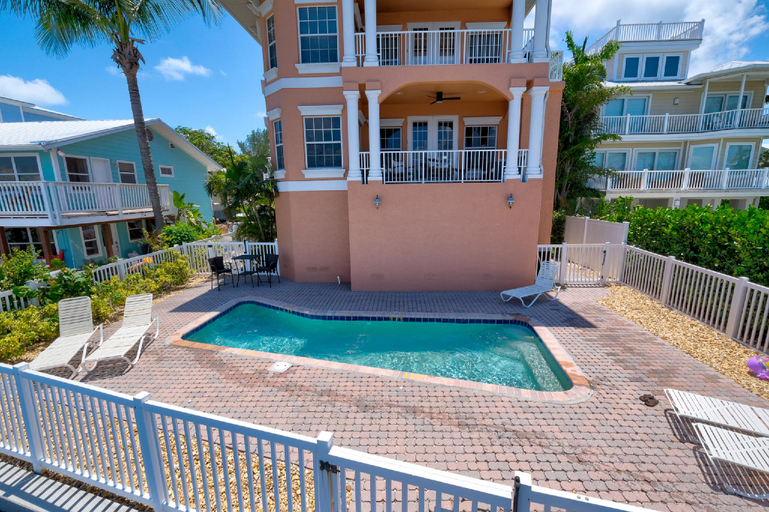 Sport & Beauty 2, Hibiscus Hideaway Condo Walk to Historic Bridge St, Manatee