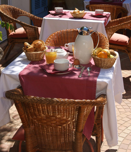 Food & Drinks 5, Auberge Des Glycines, Var