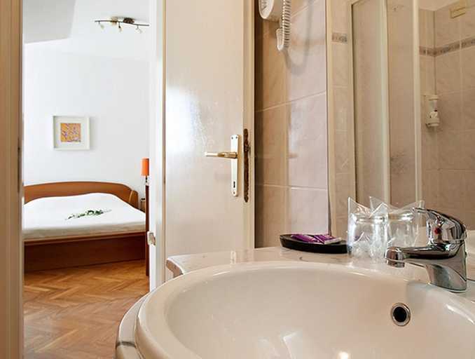 Bathroom, Kredo B&B, Mali Lošinj