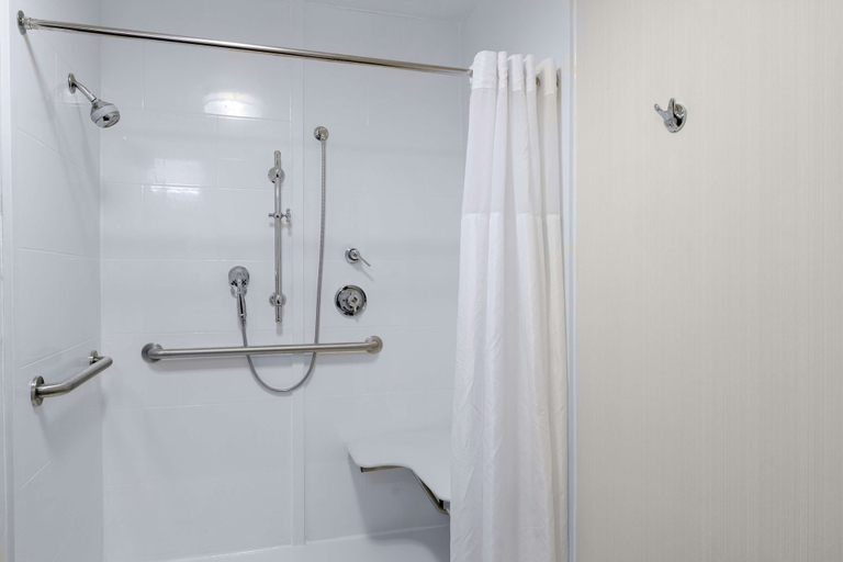 Bathroom 4, Hampton Inn Columbia, Maury