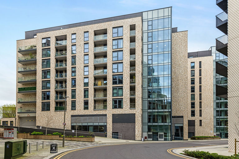 Exterior & Views 2, The Wandsworth Luxury Apartment, London
