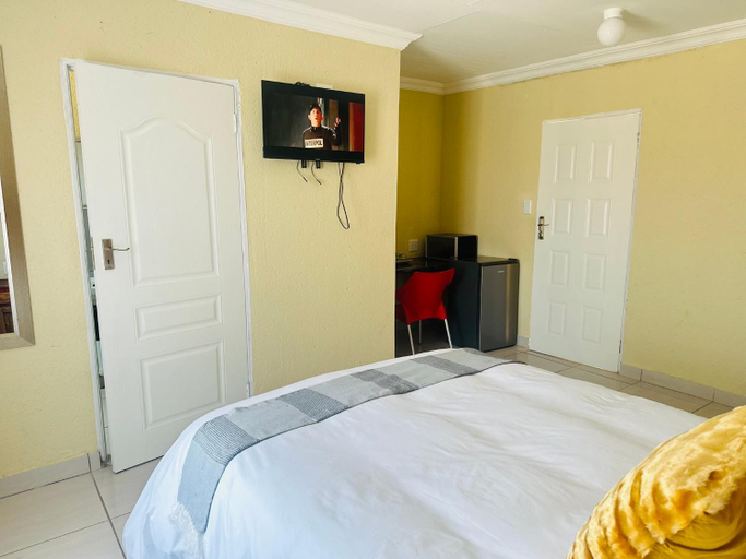 Others 5, MBT Guesthouses, Capricorn