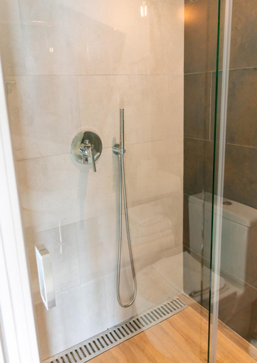 Bathroom 5, Hostal Charlotte-Gran Via, Madrid