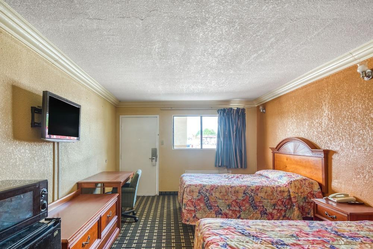 Bedroom 5, Budget Inn and Suites, Acadia