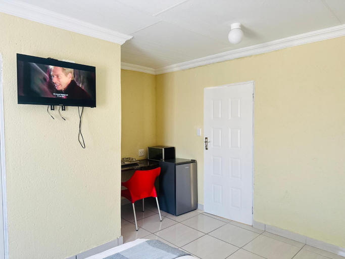 Others 3, MBT Guesthouses, Capricorn