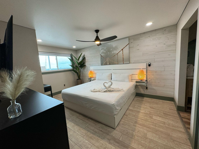 Bedroom 1, The Summit 1107, Bay