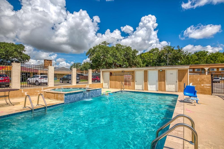Sport & Beauty 4, Budget Inn and Suites, Acadia