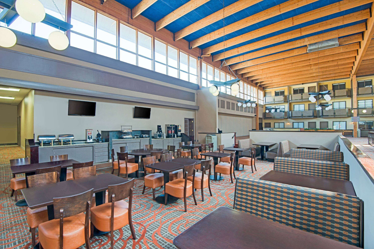 Food & Drinks 5, The Eddie Hotel Gillette, Campbell