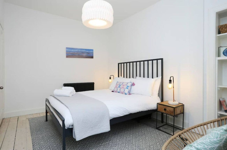 Bedroom 3, JOIVY Luxury House With Patio Next To North Berwick Beach, East Lothian