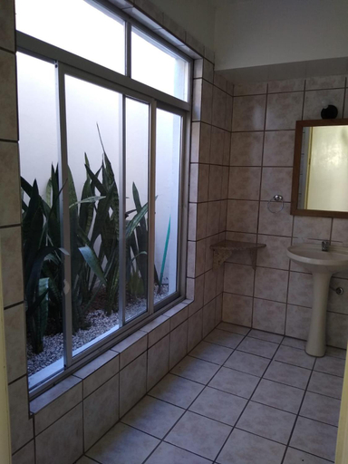 Bathroom 2, Hotel Paraiso, Santa Maria